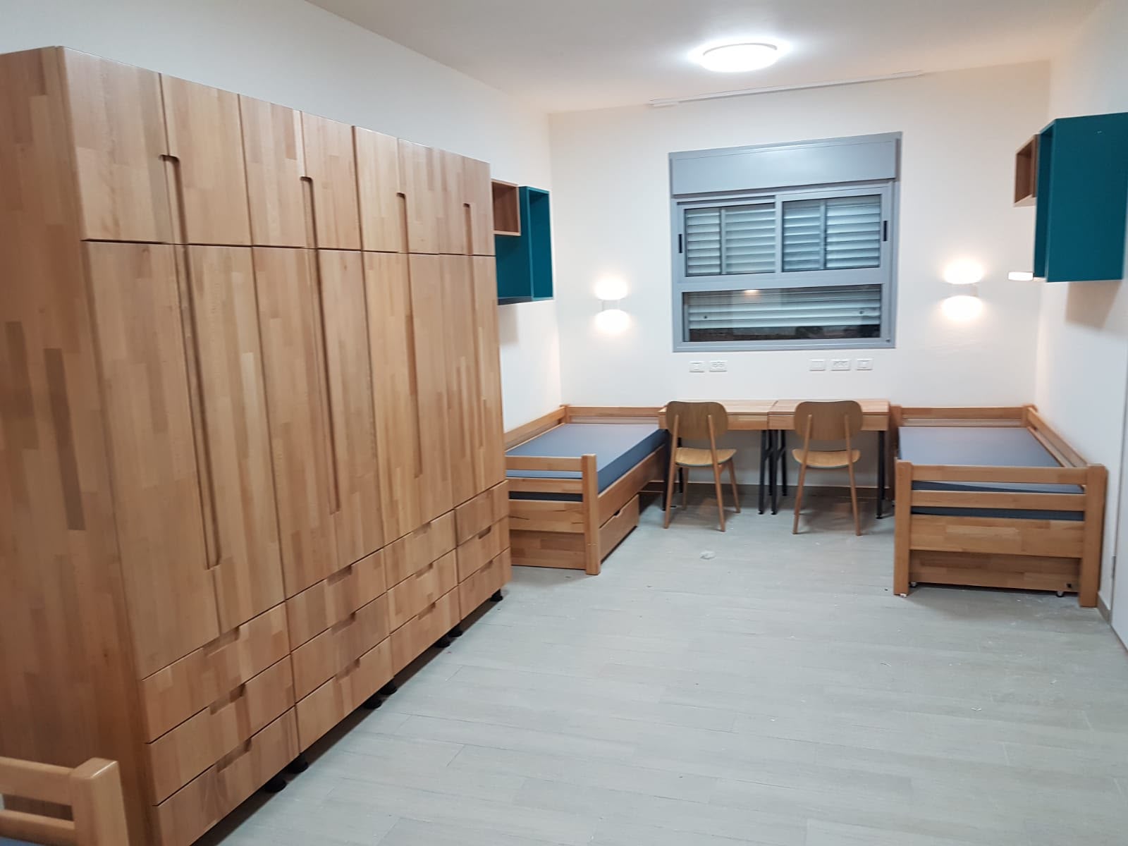 Coordinated beds, desks and cabinets for a yeshiva student room