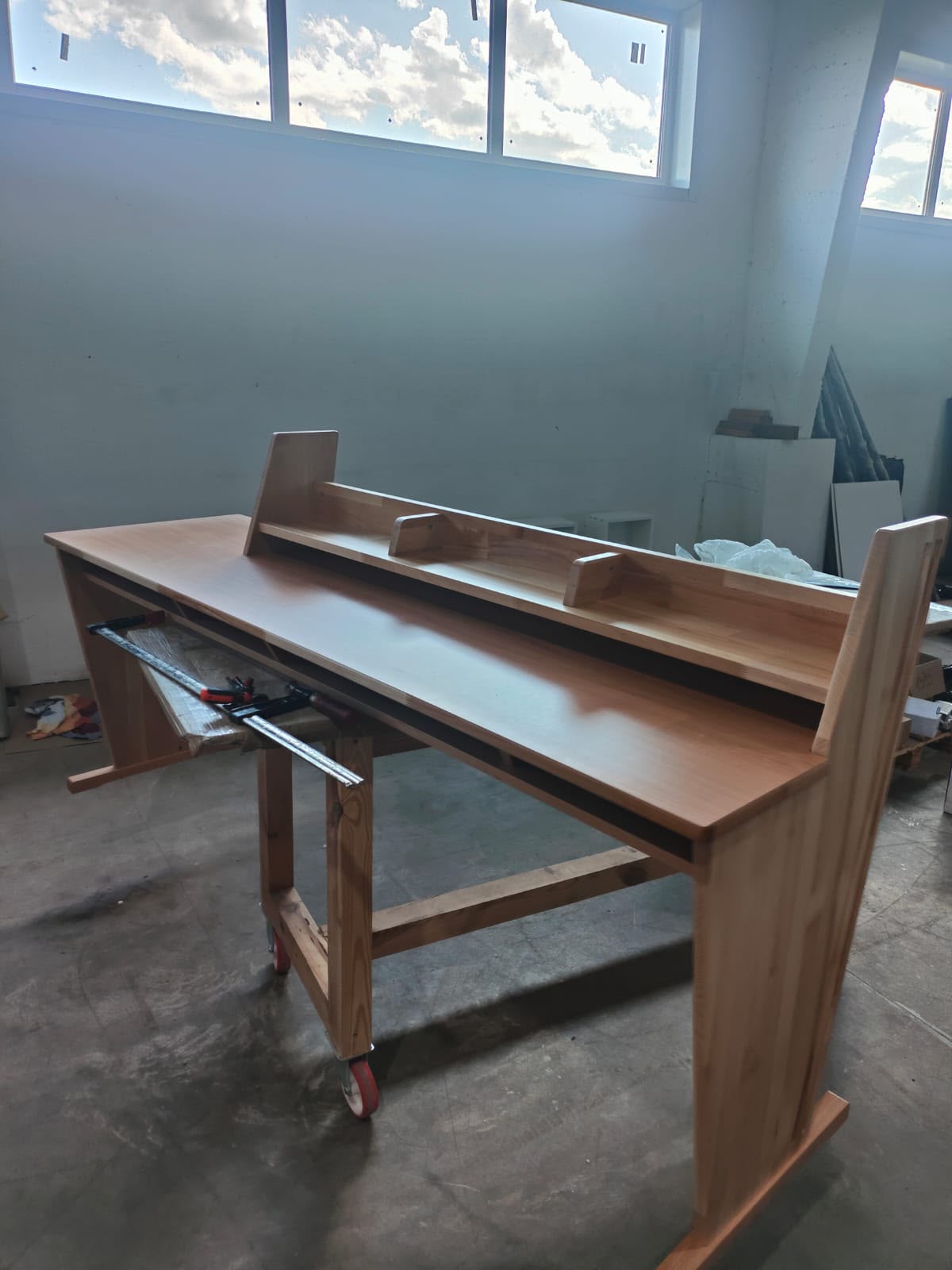 Wood study desk suitable for yeshiva dormitory and study use